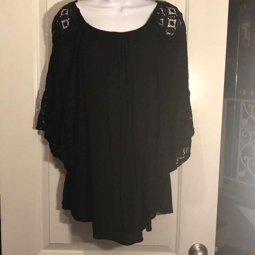 NWOT LOLO TOP, SMALL